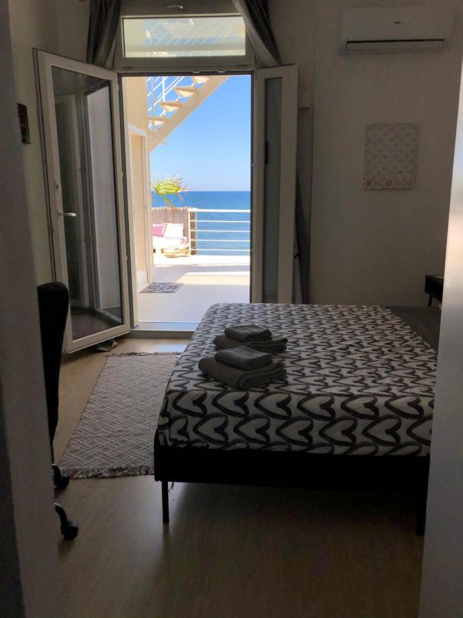 Sea View Life Hotel คารินิ ภายนอก รูปภาพ
